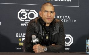 Алекс Перейра рассказал, с кем готов подраться за чемпионский титул UFC в полутяжелом весе