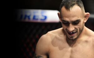 Тони Фергюсон вылетел в Лас-Вегас для переговоров с UFC