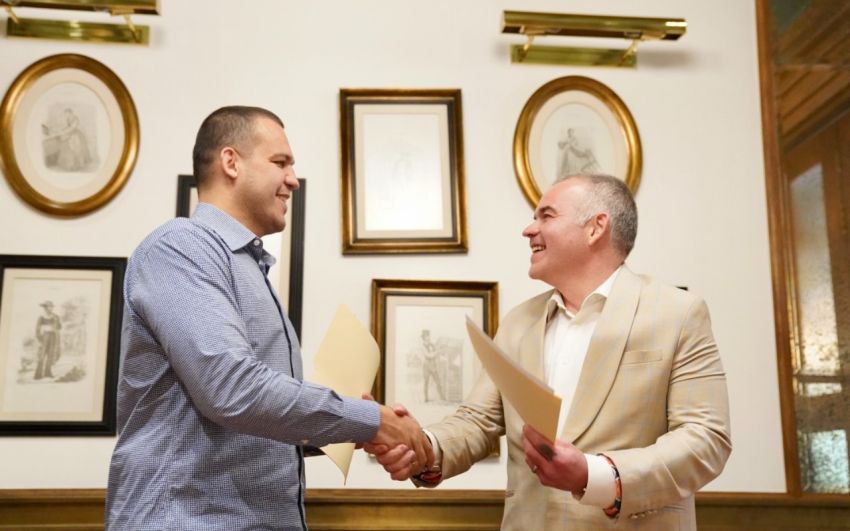 Президент WBA подписал соглашение с IBA, которую возглавляет россиянин Кремлев