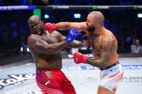 Джош Хокит финишировал Деррика Льюиса во втором раунде на UFC Freedom 250