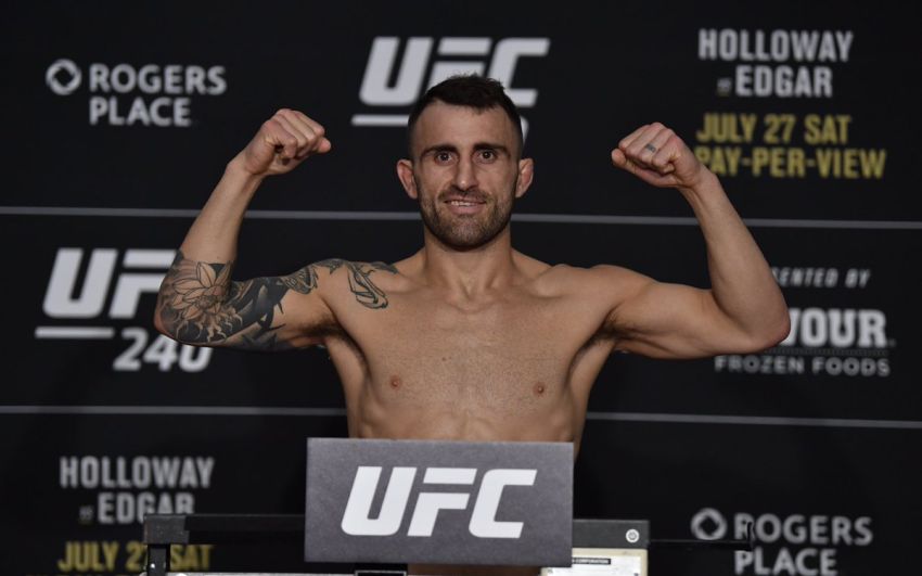 Алекс Волкановски добирался до места проведения UFC 240 38 часов и скинул 13 фунтов за 2 дня
