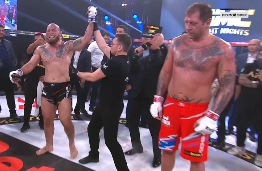 Александр Емельяненко досрочно уступил Марсио Сантосу в главном бою AMC Fight Nights 106