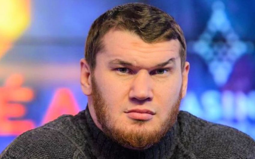 Бой Арсланбека Махмудова и Мариуша Ваха перенесен
