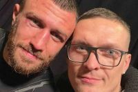 Александр Усик отреагировал на критику украинцев в адрес Ломаченко