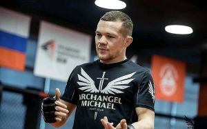 Петр Ян потроллил Сехудо и Диллашоу: "Эти две пожилые дамы слишком много болтают"