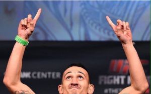 Макс Холлоуэй победил Жозе Альдо на UFC 212