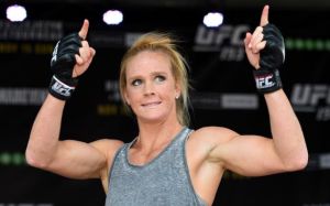 Холли Холм: Я хотела бы стать чемпионкой UFC в двух весовых категориях одновременно