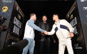 "Он может нокаутировать": Александр Поветкин обсудил бой Бивол - Канело