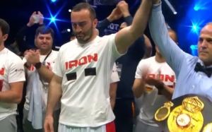 Мурат Гассиев за два раунда разобрался с 39-летним Балогуном