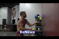 Ломаченко жонглирует на тренировке