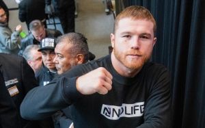 Эрик Гомес: "Альварес будет драться не против Головкина, а против Каллума Смита"