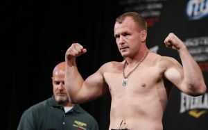 Шлеменко о начале MMA-карьеры: "Иногда не мог сходить в туалет из-за загипсованных рук"