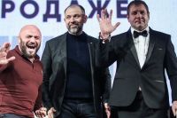 Александр Емельяненко и Магомед Исмаилов случайно повстречались у лифта