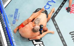 Пэдди Пимблетт быстро "задушил" Бенуа Сен-Дени на UFC 329