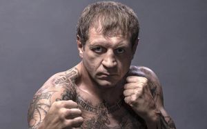 Александр Емельяненко ответил людям, осуждающим его за употребление алкоголя