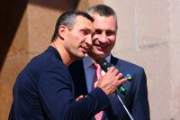 Виталий Кличко трогательно поздравил Владимира с днем рождения: "Ты самый лучший"