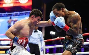 Уильям Зепеда перебоксировал Ламонта Роуча и завоевал титул WBC в легком весе