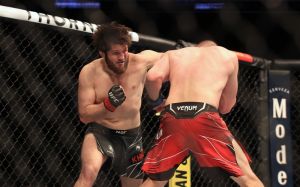 Видео боя Алиасхаб Хизриев – Денис Тюлюлин UFC on ESPN 33