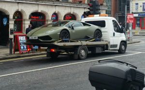 Lamborghini МакГрегора прибыл в Дублин