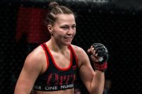 "Полизать ножки, понюхать кроссовки". Боец UFC рассказала, что ей пишут извращенцы