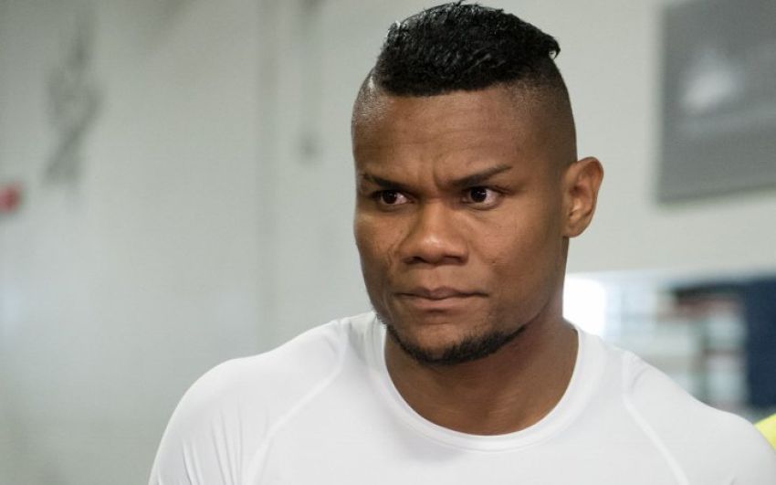 Элейдер Альварес заявил о готовности драться с любым чемпионом 