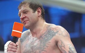 "У него коленки поджались, присел и обоссался": Александр Емельяненко вспомнил, как нашел своего хейтера