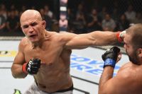 Джуниор Дос Сантос предсказал, что нокаутирует Розенстрайка на UFC 252
