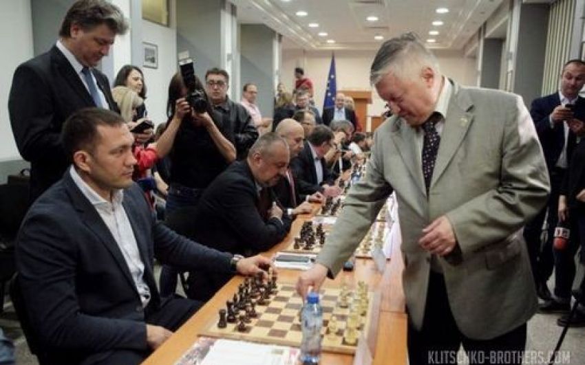 Кубрат Пулев отстоял ничью в шахматном матче с Анатолием Карповым