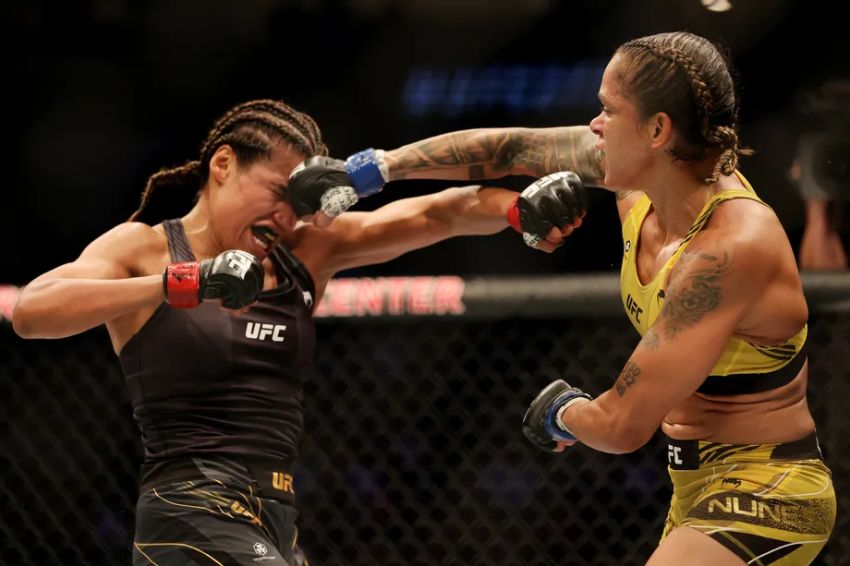 Аманда Нуньес деклассировала Джулианну Пенью в реванше на UFC 277 и вернула титул в легчайшем весе