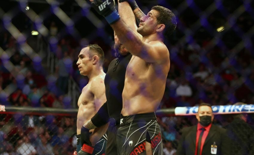 Бенеил Дариуш победил Тони Фергюсона на UFC 262