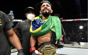 Дейвисон Фигейреду и Брэндон Морено согласились провести бой на UFC 256