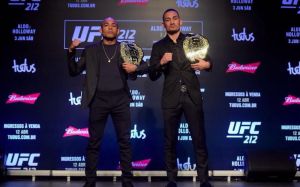 Битва взглядов участников шоу UFC 212 Жозе Альдо - Макс Холлоуэй