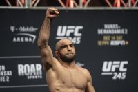 Омари Ахмедов подерется против Брэда Тавареса на UFC 264