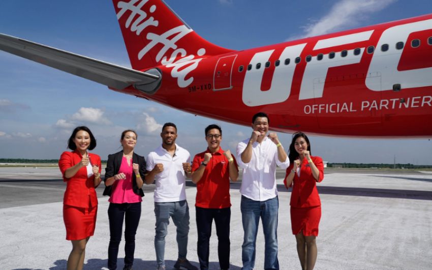 AirAsia отметила партнерство с UFC запуском брендованного аэробуса