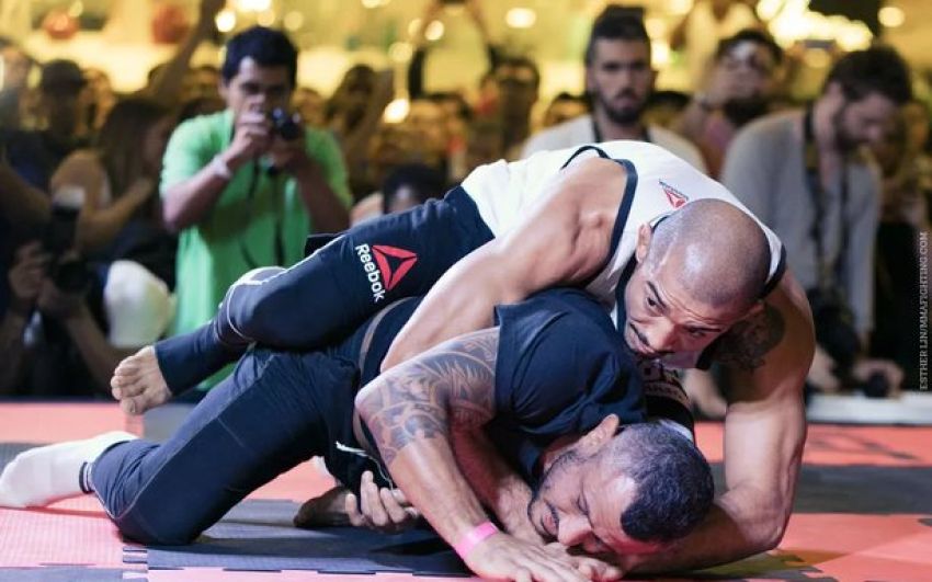 Тринадцать лет спустя Альдо отправляется "веселиться" на турнир по BJJ 