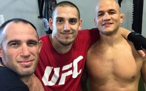 Дмитрий Сосновский дебютировал в UFC с победой
