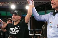 Нонито Донэйр победил Андреса Кампоса и стал временным чемпионом WBA
