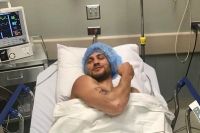 "Снова четыре дырки": Ломаченко показал свое плечо после операции