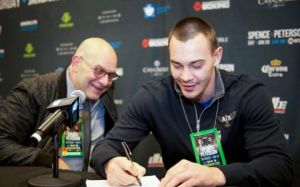 Проспект супертяжеловес Александр Тесленко подписал контракт с Лу Дибеллой