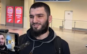 Бетербиев ответил тренеру Бивола: "А он рассказал только про бросок?"