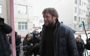Александр Емельяненко устроил скандал во Внуково, опоздав на рейс в Грозный и не заплатил по счету в баре
