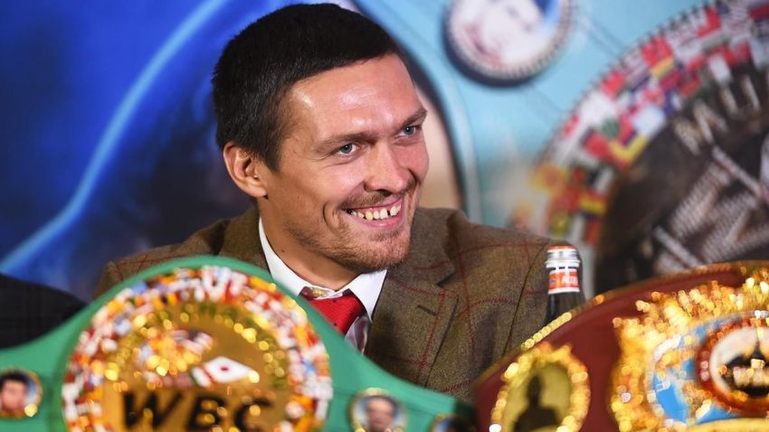 Александр Усик высказался о хейте: "Это просто куски грязи, падающие возле меня"