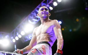 Тони Фергюсон "задушил" Кевина Ли и стал временным чемпионом UFC в легком весе 