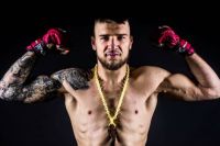 Стал известен следующий соперник Ярослава Амосова на турнире Bellator 244