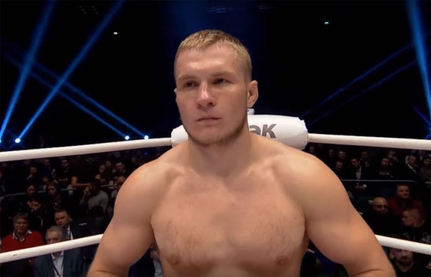 Артем Фролов заменит Омари Ахмедова на турнире UFC в Москве