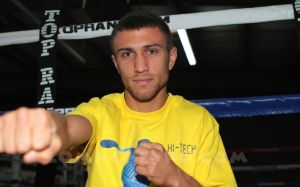 Ломаченко может встретиться с супер-чемпионом по версии WBA Корралесом