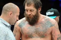 Александр Емельяненко ведет переговоры с Bellator, чтобы выступить на одном турнире с Федором