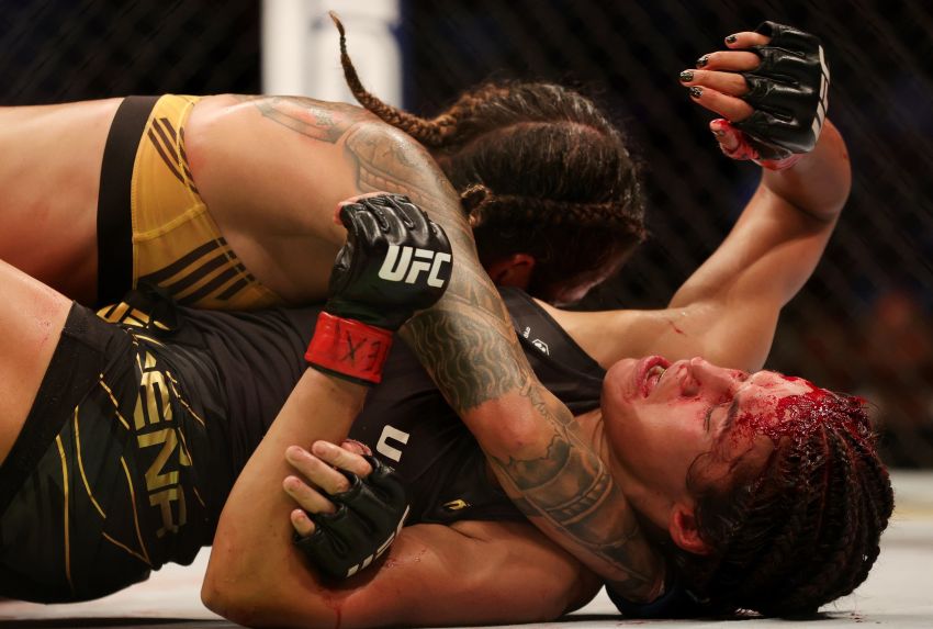 Аманда Нуньес объяснила, почему не добила Пенью в реванше на UFC 277