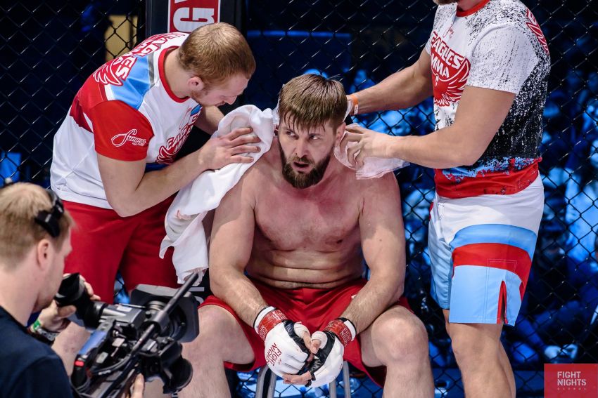 Виталий Минаков сообщил об отмене боя с Хави Айялой на турнире Bellator 232