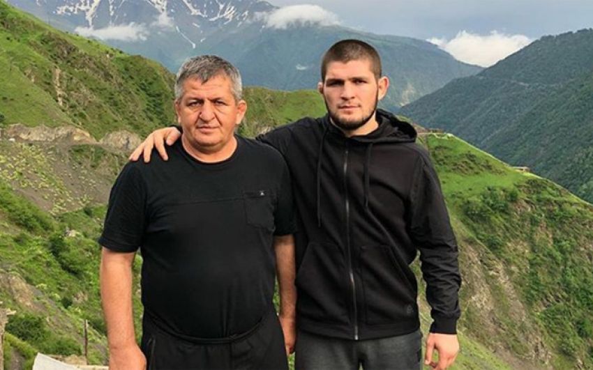 Хабиб Нурмагомедов выложил пост, посвященный годовщине смерти отца: "Всех нас положат в могилу, где мы будем одни"